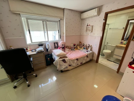 Moment Living Square