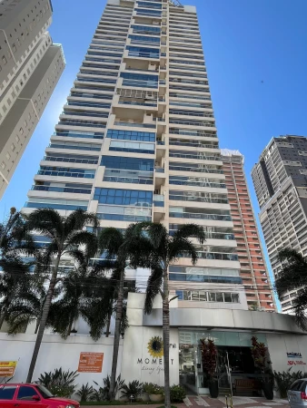 Moment Living Square