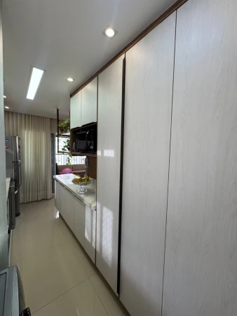 Flow Residence