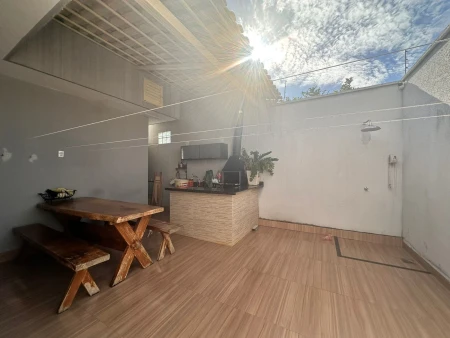 Casa no Jardim Atlântico