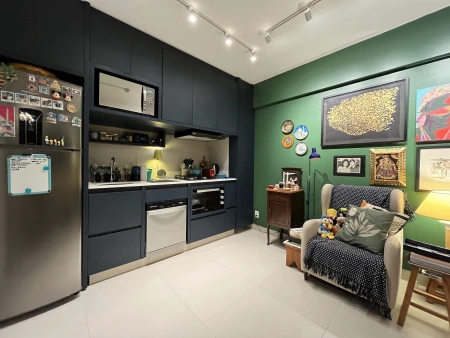 Flat Golden Tulip
