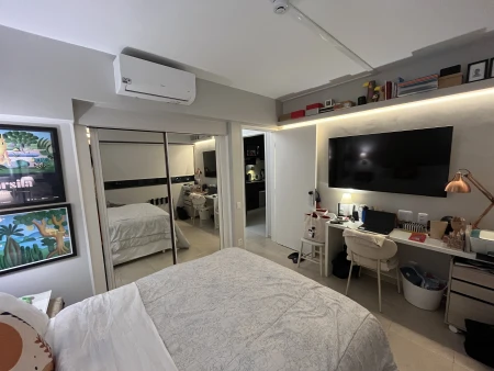 Flat Golden Tulip