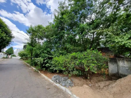 Terreno na  Vila Monticelli