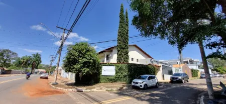 Sobrado com Clínicas no Setor Sul