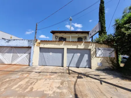 Sobrado com Clínicas no Setor Sul