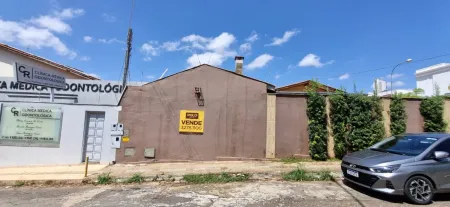 Sobrado com Clínicas no Setor Sul