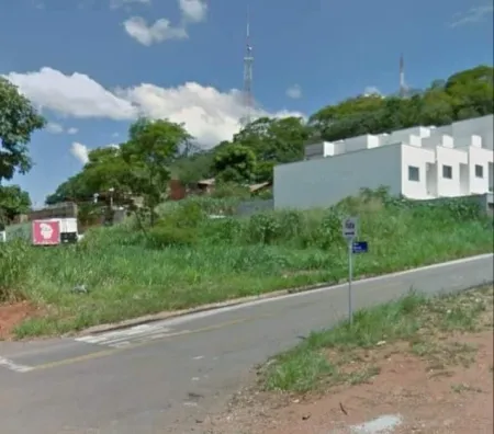 Área no Jardim Petrópolis