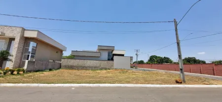 Lote no Condomínio Village Trindade