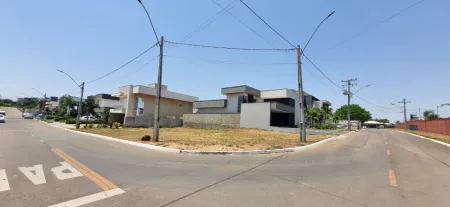 Lote no Condomínio Village Trindade