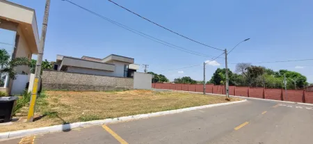 Lote no Condomínio Village Trindade