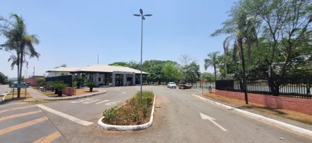 Lote no Condomínio Village Trindade