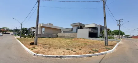 Lote no Condomínio Village Trindade