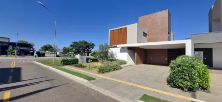 Sobrado no Residencial Goiânia Golfe Clube