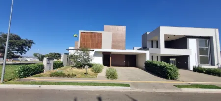 Sobrado no Residencial Goiânia Golfe Clube