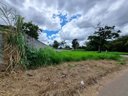 Terreno Comercial no Sítio Santa Luzia