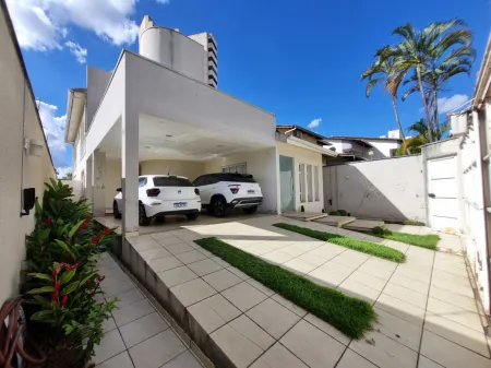 Sobrado com 5 Quartos à Venda, 359M² no Parque Amazônia - Goiânia