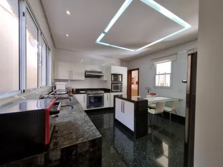 Sobrado com 5 Quartos à Venda, 359M² no Parque Amazônia - Goiânia