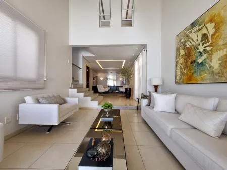 Sobrado com 5 Quartos à Venda, 359M² no Parque Amazônia - Goiânia