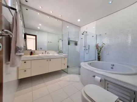 Sobrado com 5 Quartos à Venda, 359M² no Parque Amazônia - Goiânia