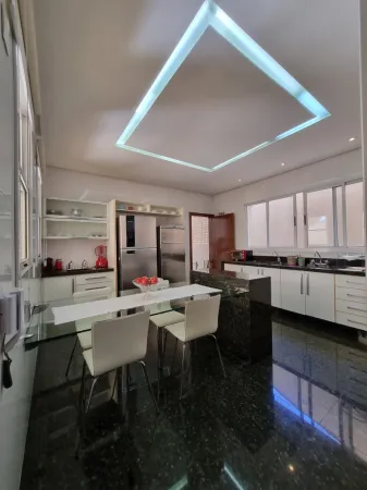 Sobrado com 5 Quartos à Venda, 359M² no Parque Amazônia - Goiânia