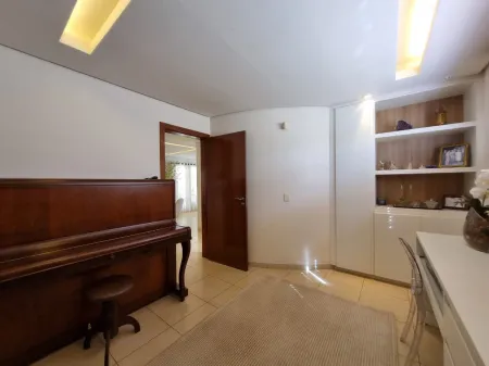 Sobrado com 5 Quartos à Venda, 359M² no Parque Amazônia - Goiânia