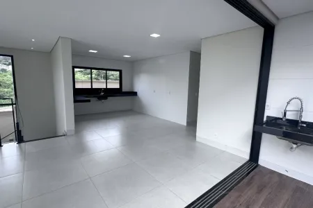 Casa no Jardins Nápoles