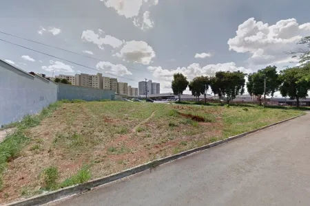 Área no Jardim Presidente