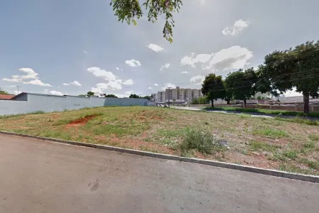 Área no Jardim Presidente
