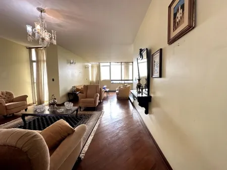 Ed. Beverly Hills