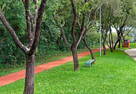 Sobrado no Jardins Atenas