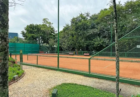 Sobrado no Jardins Atenas