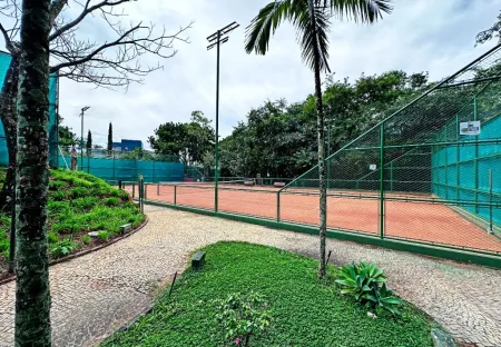 Sobrado no Jardins Atenas