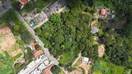 Área no Jardim Novo Mundo