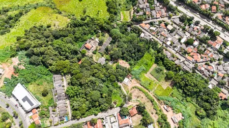 Área no Jardim Novo Mundo