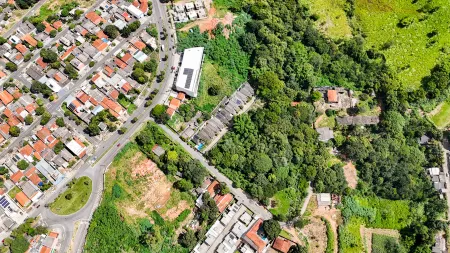 Área no Jardim Novo Mundo
