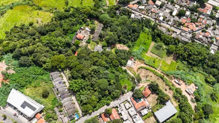 Área no Jardim Novo Mundo