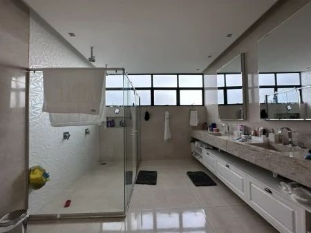Sobrado no Jardins Valência