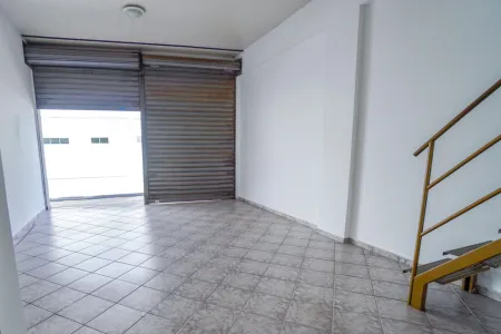 Sala Comercial Via T-2