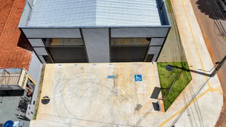 Galpão Comercial  no Residencial Barravento