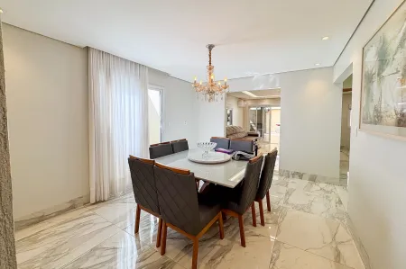 Casa na Vila Rezende