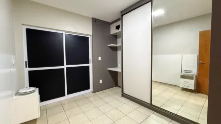 Sobrado no Residencial Village Isabela