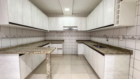 Sobrado no Residencial Village Isabela